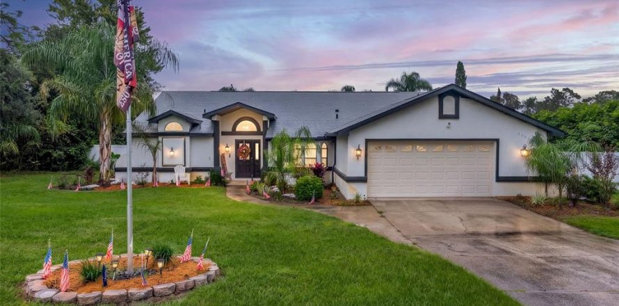 Villa ou maison à Spring Hill, Floride 4 chambres, 201.04 m2 № 2416326