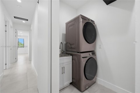 Adosado en venta en Fort Lauderdale, Florida, 4 dormitorios, 210.33 m2 № 2048756 - foto 25