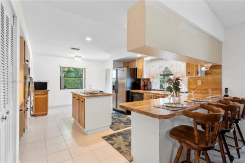 Villa ou maison à vendre à Coral Springs, Floride: 4 chambres, 215.25 m2 № 1940009 - photo 10