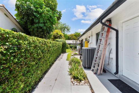 Villa ou maison à vendre à Coral Springs, Floride: 4 chambres, 215.25 m2 № 1940009 - photo 28