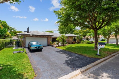 Villa ou maison à vendre à Coral Springs, Floride: 4 chambres, 215.25 m2 № 1940009 - photo 3