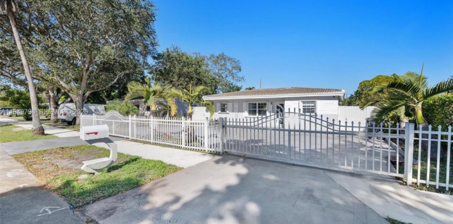 Villa ou maison à Hollywood, Floride 3 chambres, 77.39 m2 № 2005550