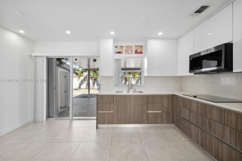 Villa ou maison à vendre à Hollywood, Floride: 3 chambres, 77.39 m2 № 2005550 - photo 9