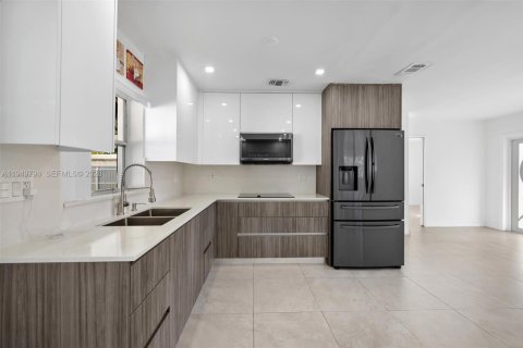 Villa ou maison à vendre à Hollywood, Floride: 3 chambres, 77.39 m2 № 2005550 - photo 7