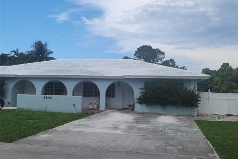 Apartment in Lighthouse Point, Florida 3 bedrooms, 144 sq.m. № 2078718