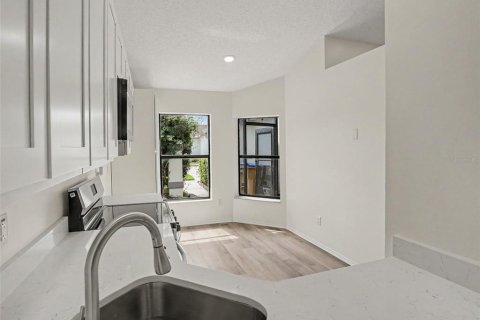 Touwnhouse à vendre à Kissimmee, Floride: 2 chambres, 94.67 m2 № 2312917 - photo 6