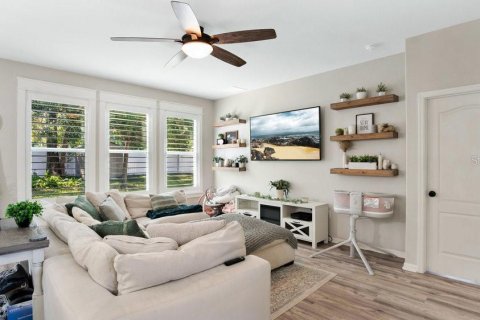 House in DeLand, Florida 4 bedrooms, 272.02 sq.m. № 1416834 - photo 5