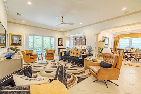 House in ESTANCIA

 in Wesley Chapel, Florida 4 bedrooms, 387.96 sq.m. № 1757304 - photo 8