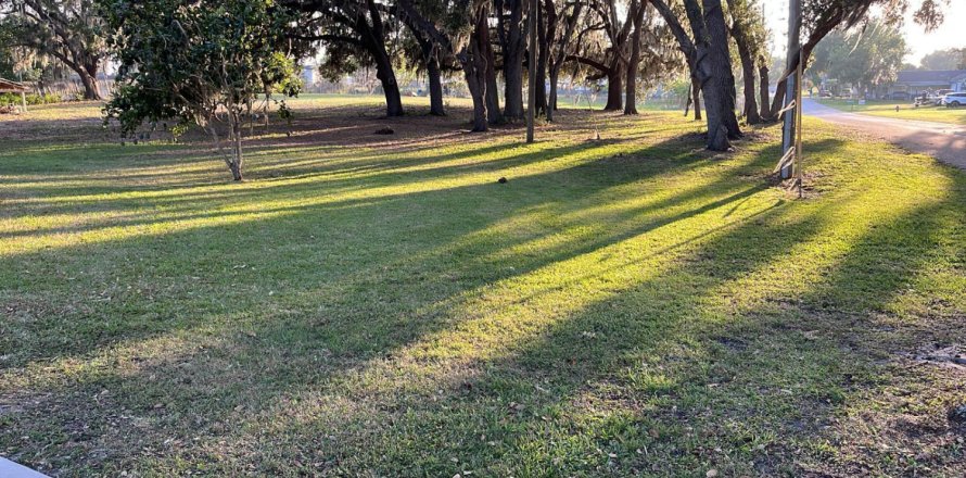 Terreno en Frostproof, Florida № 1007721