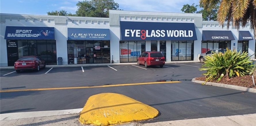 Propiedad comercial en Kissimmee, Florida 543.29 m2 № 1847899