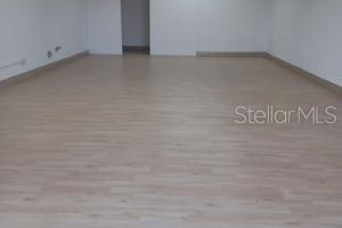 Propiedad comercial en alquiler en Kissimmee, Florida, 543.29 m2 № 1847899 - foto 8