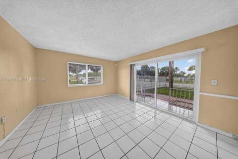 Condo à Miami Gardens, Floride, 2 chambres  № 2172903