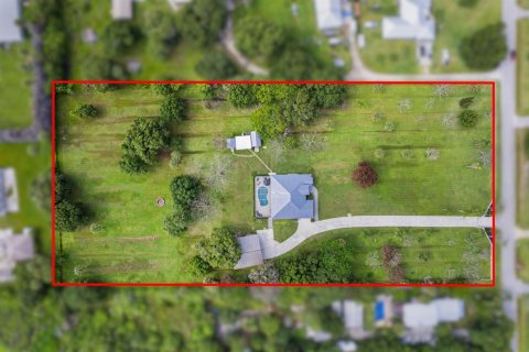 House in St. Lucie, Florida 3 bedrooms, 197.79 sq.m. № 2261901 - photo 2