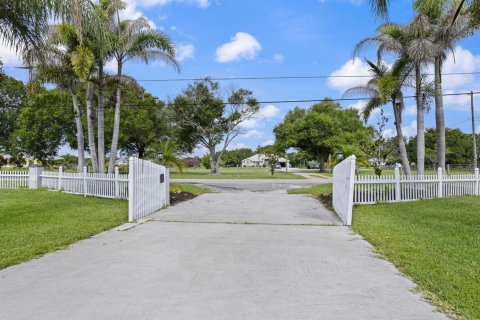 House in St. Lucie, Florida 3 bedrooms, 197.79 sq.m. № 2261901 - photo 8