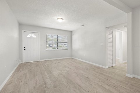 House in Tampa, Florida 3 bedrooms, 124.49 sq.m. № 2234847 - photo 8