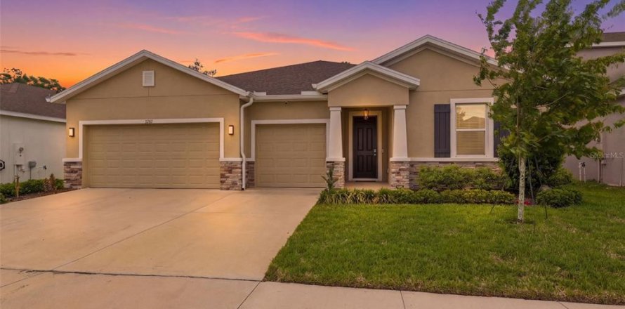 Casa en Spring Hill, Florida 4 dormitorios, 261.98 m2 № 2213834