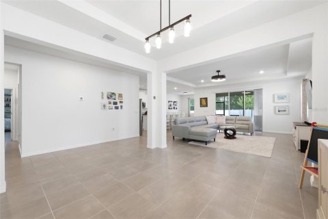 Casa en venta en Spring Hill, Florida, 4 dormitorios, 261.98 m2 № 2213834 - foto 11