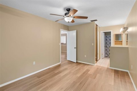 House in Palm Harbor, Florida 2 bedrooms, 90.67 sq.m. № 1885296 - photo 9