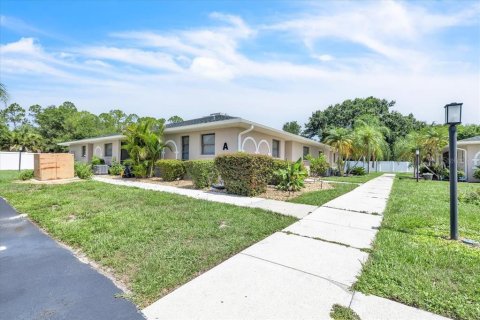 Copropriété à vendre à Punta Gorda, Floride: 2 chambres, 87.05 m2 № 2208100 - photo 2