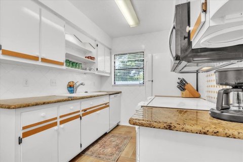 Copropriété à vendre à Punta Gorda, Floride: 2 chambres, 87.05 m2 № 2208100 - photo 11