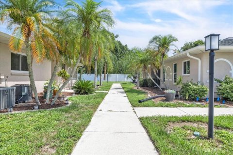 Copropriété à vendre à Punta Gorda, Floride: 2 chambres, 87.05 m2 № 2208100 - photo 3