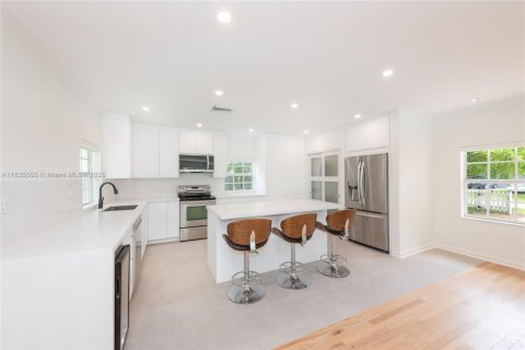 Villa ou maison à louer à South Miami, Floride: 4 chambres, 169.64 m2 № 1828701 - photo 3