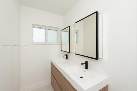 Villa ou maison à louer à South Miami, Floride: 4 chambres, 169.64 m2 № 1828701 - photo 16