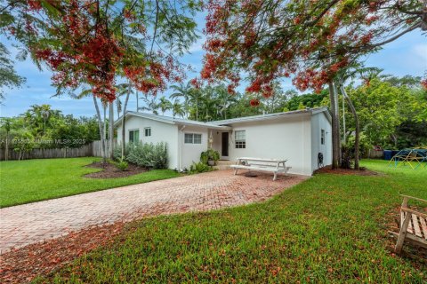 Villa ou maison à louer à South Miami, Floride: 4 chambres, 169.64 m2 № 1828701 - photo 1