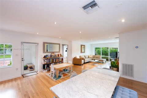 Villa ou maison à louer à South Miami, Floride: 4 chambres, 169.64 m2 № 1828701 - photo 12