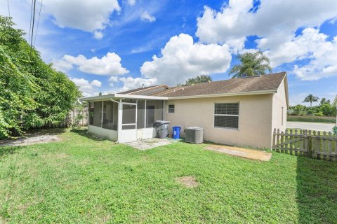 Villa ou maison à louer à Lake Worth, Floride: 3 chambres, 133.41 m2 № 2414355 - photo 22