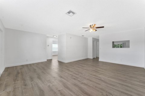 Villa ou maison à louer à Lake Worth, Floride: 3 chambres, 133.41 m2 № 2414355 - photo 3