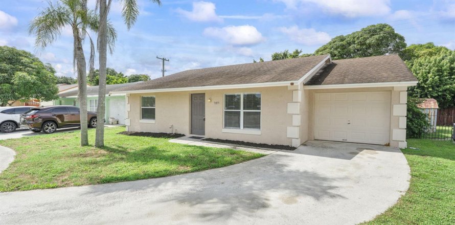Villa ou maison à Lake Worth, Floride 3 chambres, 133.41 m2 № 2414355