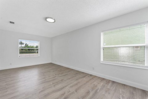 Villa ou maison à louer à Lake Worth, Floride: 3 chambres, 133.41 m2 № 2414355 - photo 7