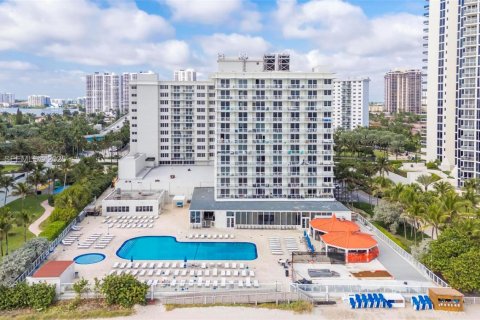 Снять в аренду кондоминиум в Санни-Айлс-Бич, Флорида 33.44м2, № 1988028 - фото 3