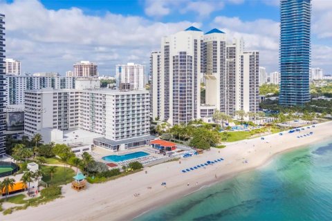 Снять в аренду кондоминиум в Санни-Айлс-Бич, Флорида 33.44м2, № 1988028 - фото 2