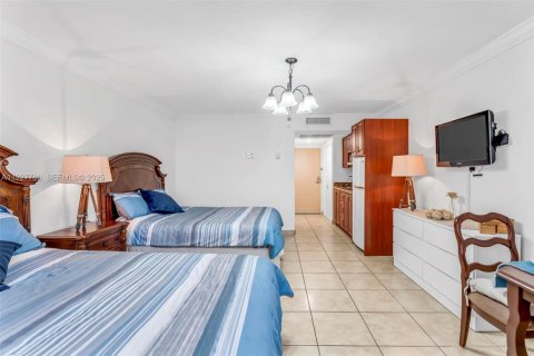 Снять в аренду кондоминиум в Санни-Айлс-Бич, Флорида 33.44м2, № 1988028 - фото 9