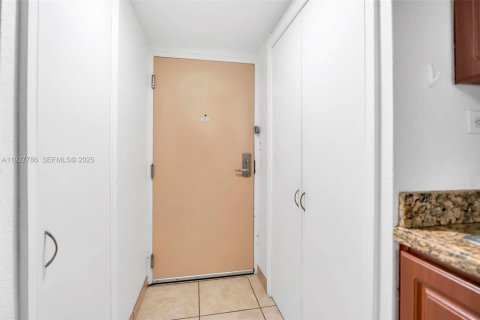 Снять в аренду кондоминиум в Санни-Айлс-Бич, Флорида 33.44м2, № 1988028 - фото 6