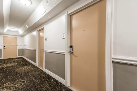 Снять в аренду кондоминиум в Санни-Айлс-Бич, Флорида 33.44м2, № 1988028 - фото 4