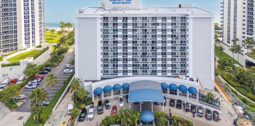 Студия в кондо в Санни-Айлс-Бич, Флорида № 1988028