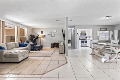 House in Ormond Beach, Florida 3 bedrooms, 151.24 sq.m. № 1765339 - photo 6