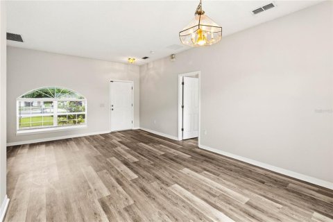 Villa ou maison à louer à Poinciana, Floride: 3 chambres, 160.81 m2 № 2368954 - photo 5