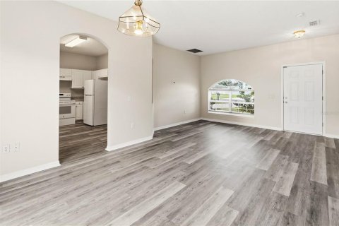 Villa ou maison à louer à Poinciana, Floride: 3 chambres, 160.81 m2 № 2368954 - photo 6
