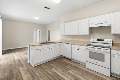 Villa ou maison à louer à Poinciana, Floride: 3 chambres, 160.81 m2 № 2368954 - photo 10