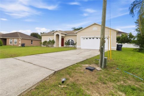 Villa ou maison à louer à Poinciana, Floride: 3 chambres, 160.81 m2 № 2368954 - photo 3