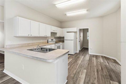 Villa ou maison à louer à Poinciana, Floride: 3 chambres, 160.81 m2 № 2368954 - photo 11