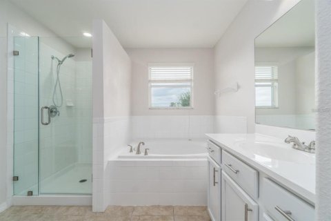 House in Ruskin, Florida 4 bedrooms, 165.92 sq.m. № 2416440 - photo 14