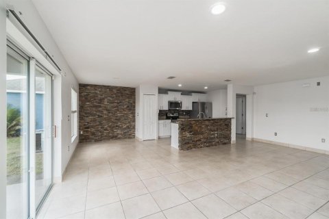 House in Ruskin, Florida 4 bedrooms, 165.92 sq.m. № 2416440 - photo 9