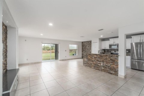 House in Ruskin, Florida 4 bedrooms, 165.92 sq.m. № 2416440 - photo 6