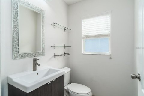 House in Ruskin, Florida 4 bedrooms, 165.92 sq.m. № 2416440 - photo 19