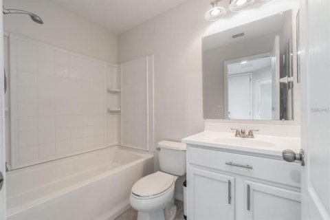 House in Ruskin, Florida 4 bedrooms, 165.92 sq.m. № 2416440 - photo 13